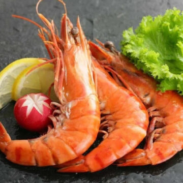 Shrimps with veggies.