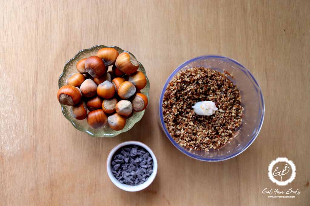 Grinding hazelnuts and chocolate chips in a blender.