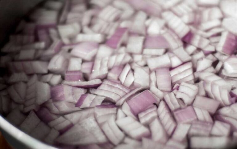 Clean Onions Do You Wash Onions? - Eat Your Beets